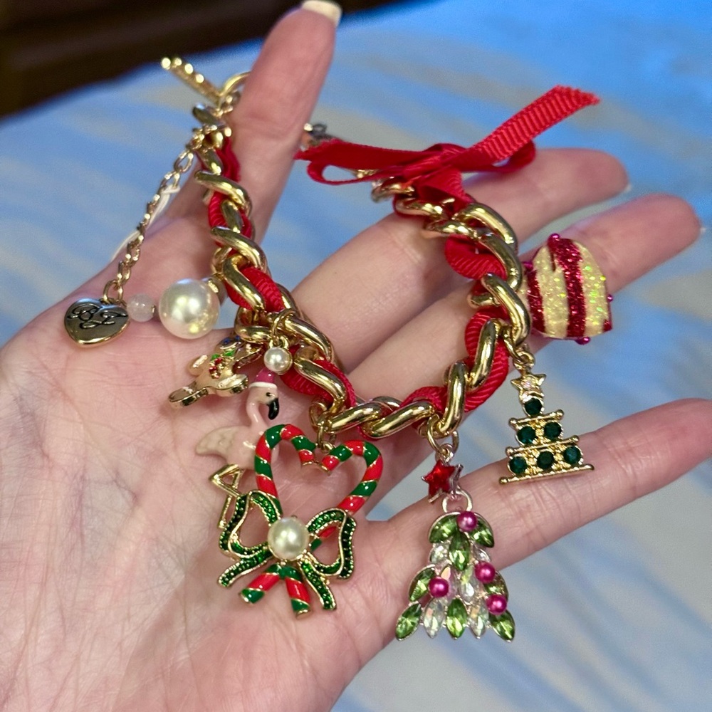 Festive Xmas Gold and Red Charm Bracelet - Picture 5 of 11